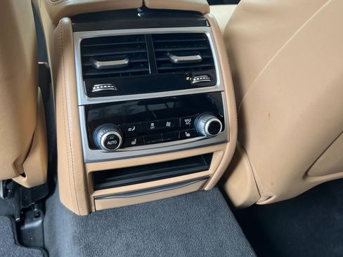 Used 2022 BMW 740i image 21