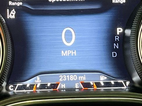Used 2022 Jeep Cherokee Latitude Lux w/ Mopar Interior Package AWD/4WD image 12