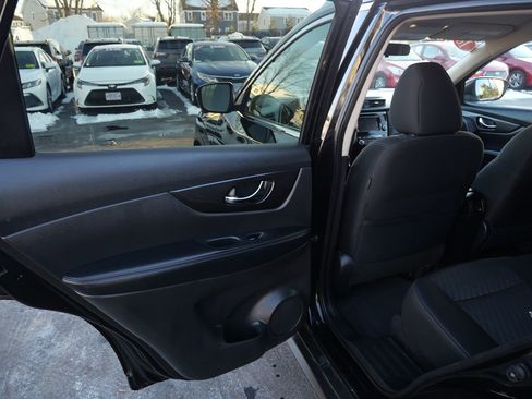 Used 2018 Nissan Rogue SV w/ Premium Package image 25