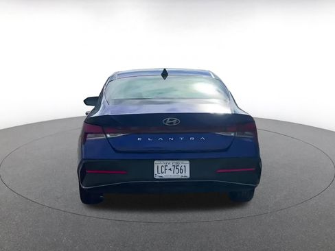 Used 2024 Hyundai Elantra SEL image 12