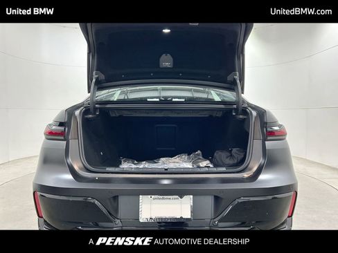 New 2026 BMW 750e xDrive w/ Executive Package image 22