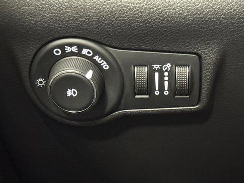 Certified 2025 Jeep Compass Limited image 23