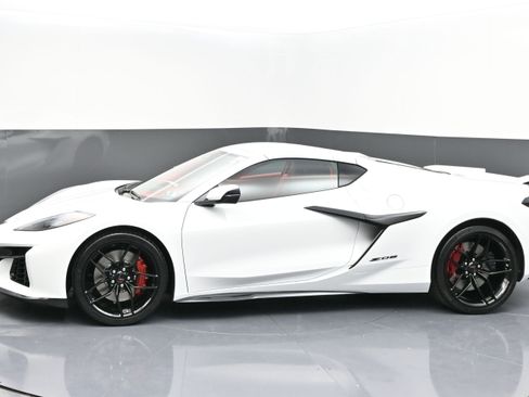 New 2026 Chevrolet Corvette Z06 w/ Stealth Interior Trim Package RWD image 4