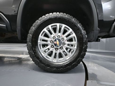 Used 2022 Chevrolet Silverado 2500 High Country w/ Z71 Off-Road Package image 16