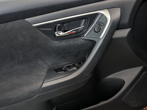 Used 2013 Nissan Altima 2.5 S FWD image 10