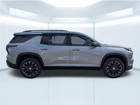 New 2026 Chevrolet Traverse LT w/ Sun and Wheel Package FWD image 7