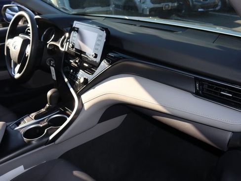 Used 2021 Toyota Camry LE image 20