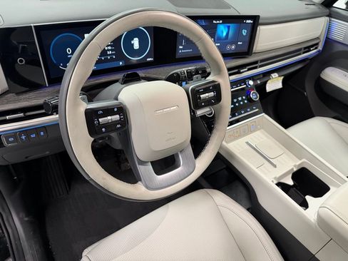 Used 2025 Hyundai Santa Fe Calligraphy image 11