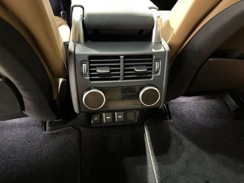 Used 2024 Land Rover Discovery Dynamic SE AWD/4WD image 19