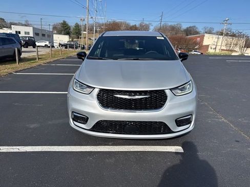 New 2026 Chrysler Pacifica Select image 2