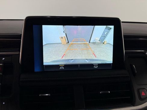 Used 2023 Chevrolet Suburban Premier image 25