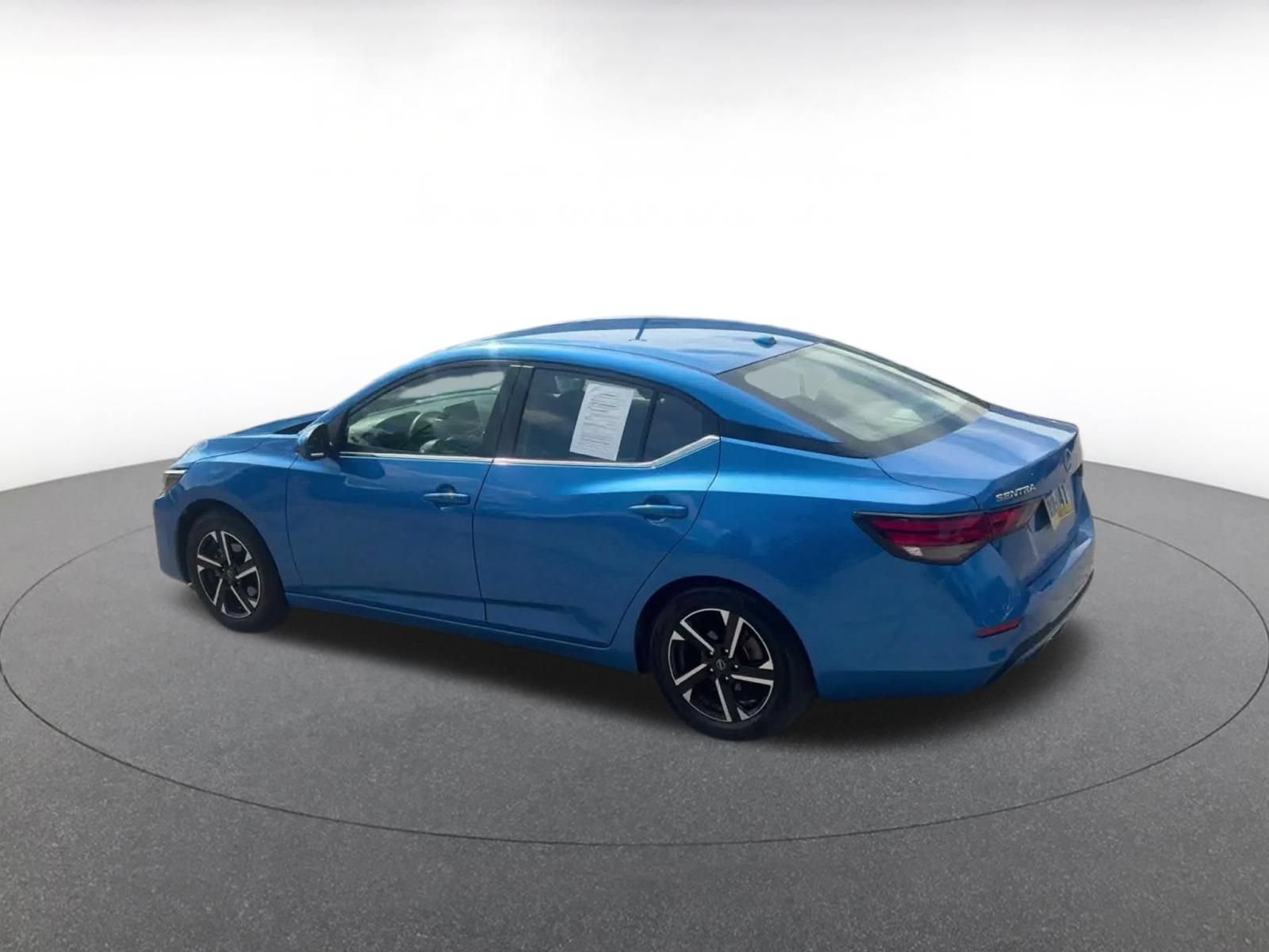 Used 2025 Nissan Sentra SV FWD image 9