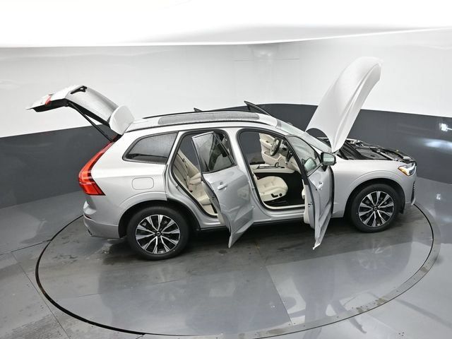 Used 2024 Volvo XC60 B5 Core AWD/4WD image 45