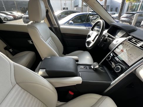 Used 2023 Land Rover Discovery S image 48