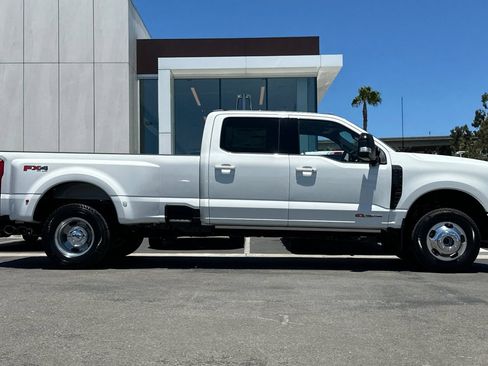 New 2026 Ford F350 Platinum w/ FX4 Off-Road Package AWD/4WD image 2