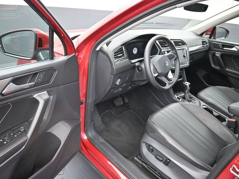Used 2023 Volkswagen Tiguan SE image 10