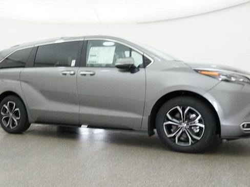 New 2026 Toyota Sienna Platinum image 11