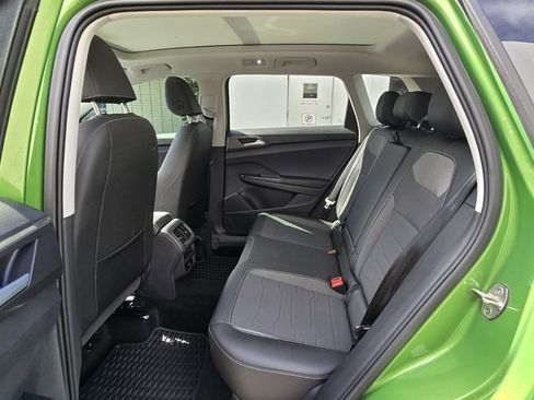 Used 2025 Volkswagen Taos SE AWD/4WD image 14