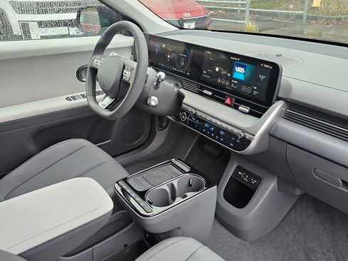 New 2025 Hyundai Ioniq 5 SEL image 11