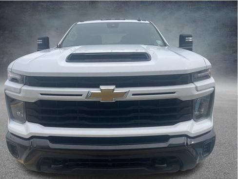 Used 2024 Chevrolet Silverado 2500 Custom w/ Custom Value Package AWD/4WD image 2