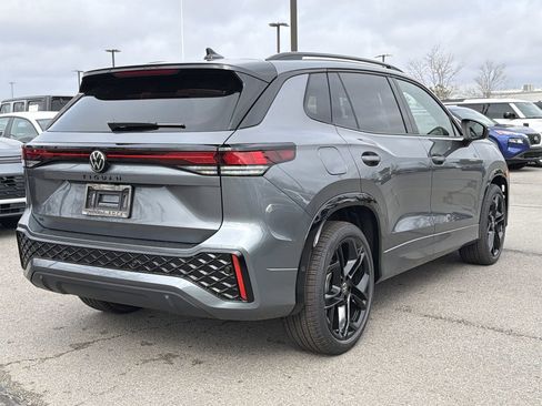 New 2026 Volkswagen Tiguan SE R-Line image 5