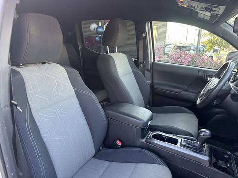 Used 2020 Toyota Tacoma TRD Off-Road image 11