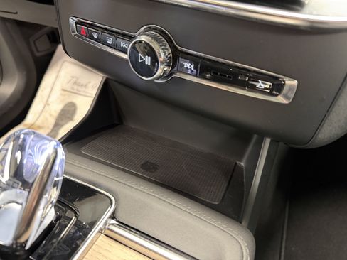 Used 2025 Volvo XC90 B6 Plus image 11