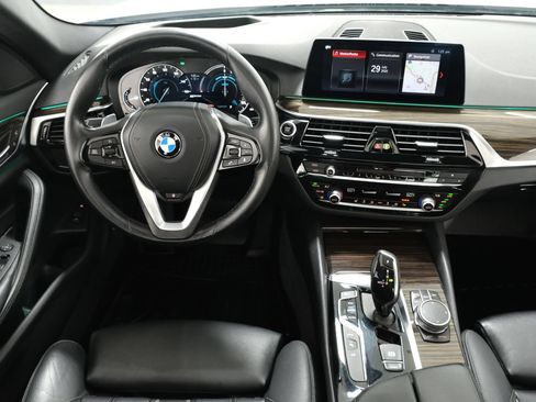 Used 2019 BMW 530e xDrive w/ Premium Package AWD/4WD image 15