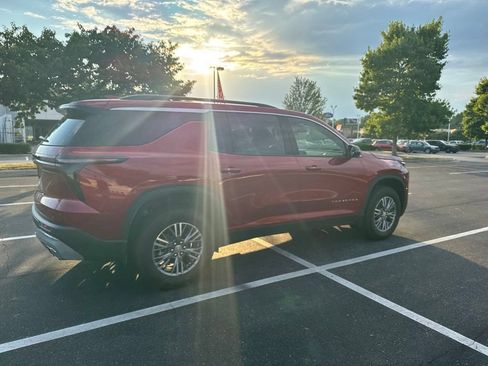 Used 2026 Chevrolet Traverse LT FWD image 9