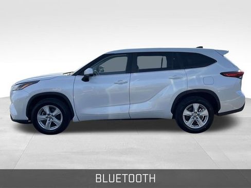 Used 2023 Toyota Highlander L image 4