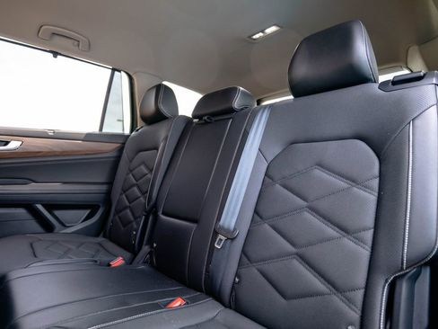 Used 2024 Volkswagen Atlas SE AWD/4WD image 36