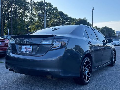 Used 2012 Toyota Camry SE w/ Leather Pkg FWD image 3