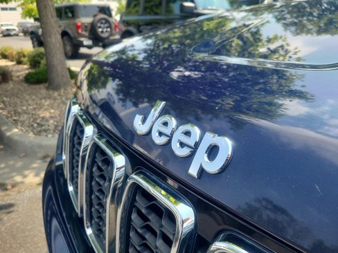 Used 2017 Jeep Grand Cherokee Limited AWD/4WD image 23