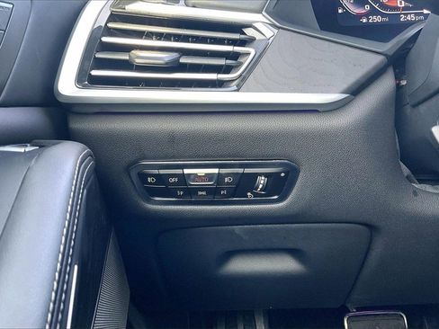 Used 2022 BMW X7 M50i w/ Executive Package image 36