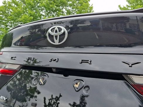Used 2025 Toyota Camry SE w/ Convenience Package FWD image 31