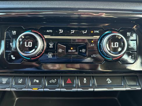 Used 2024 GMC Sierra 2500 AT4 w/ AT4 Premium Plus Package image 17