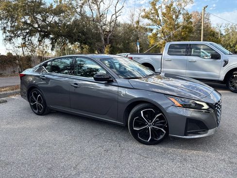 Used 2025 Nissan Altima 2.5 SR FWD image 6