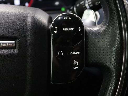 Used 2019 Land Rover Range Rover Velar R-Dynamic SE image 13
