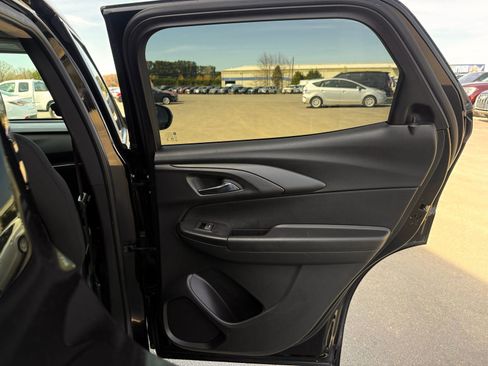 Used 2023 Chevrolet TrailBlazer LT FWD image 34