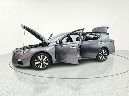 Used 2022 Nissan Altima 2.5 SV AWD/4WD image 14