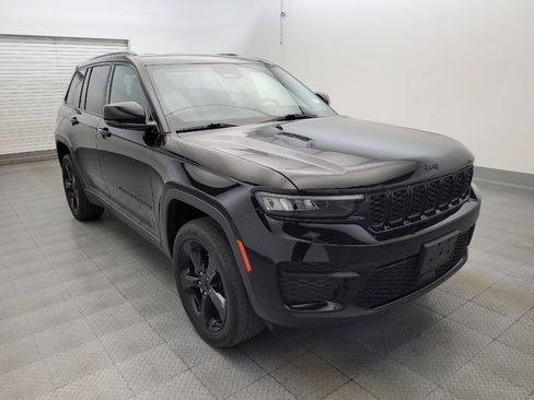 Used 2023 Jeep Grand Cherokee Altitude RWD image 13