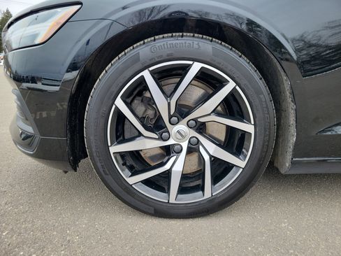 Used 2019 Volvo S60 T6 Momentum w/ Premium Package image 11