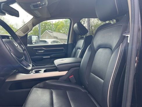 Used 2019 RAM 1500 Laramie AWD/4WD image 3