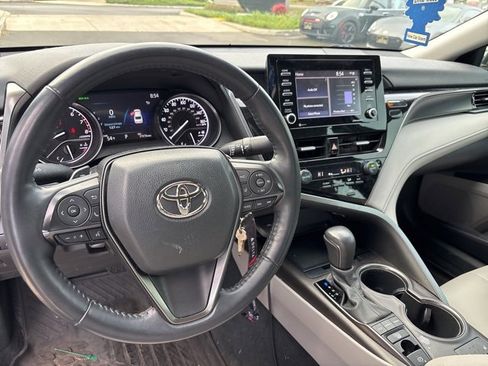 Used 2022 Toyota Camry SE image 11