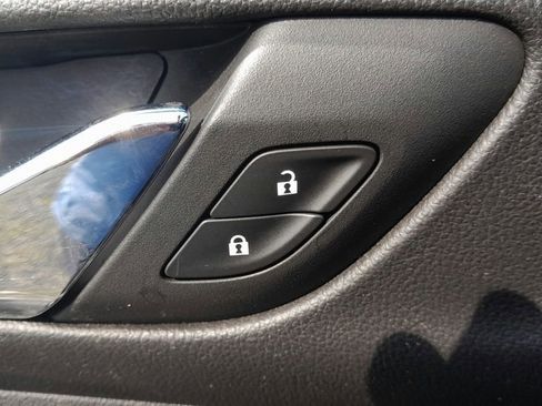 Used 2023 GMC Acadia SLT FWD image 17