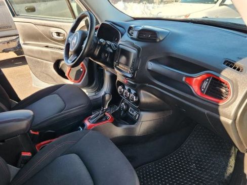 Used 2016 Jeep Renegade Trailhawk image 7
