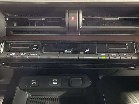 New 2026 Toyota Prius Plug-In Hybrid FWD image 27