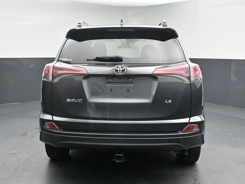 Used 2018 Toyota RAV4 LE FWD image 8