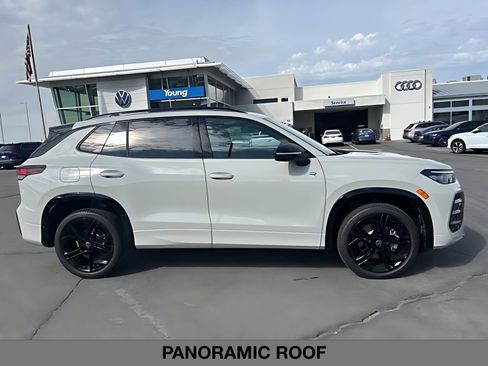 New 2026 Volkswagen Tiguan SE R-Line image 2