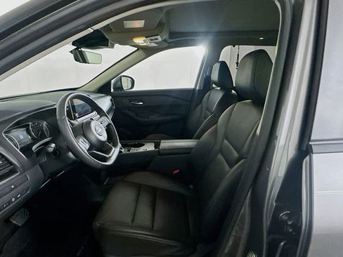 Used 2024 Nissan Rogue SV w/ SV Premium Package image 13